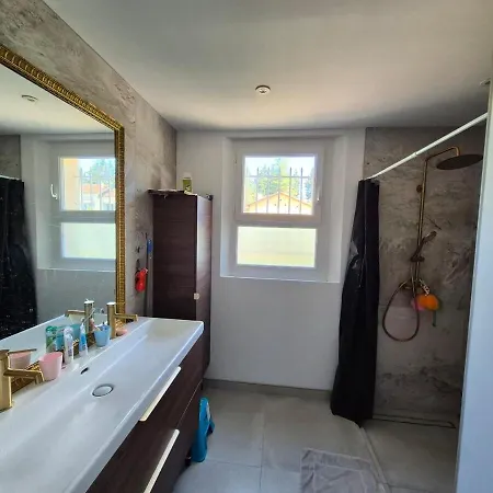 Charmante Maison De *