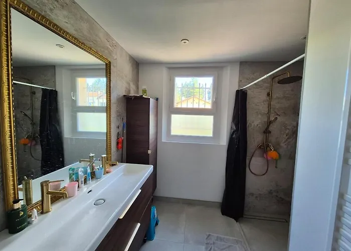 Charmante Maison De *